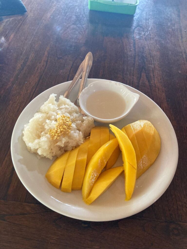 Mango s lepivou kokosovou rýží.