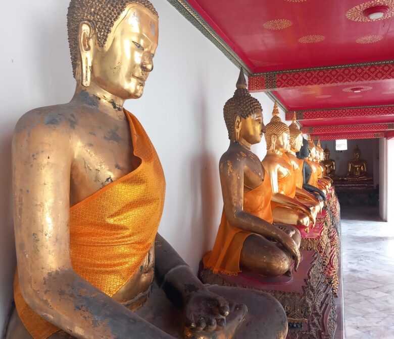 Sochy Buddhy we Wat Pho.